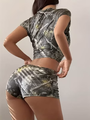 Camouflage Short-Sleeve Crop top with a Dry Leaf Print Low-Rise