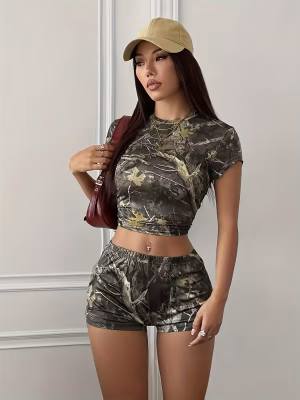 Camouflage Short-Sleeve Crop top with a Dry Leaf Print Low-Rise