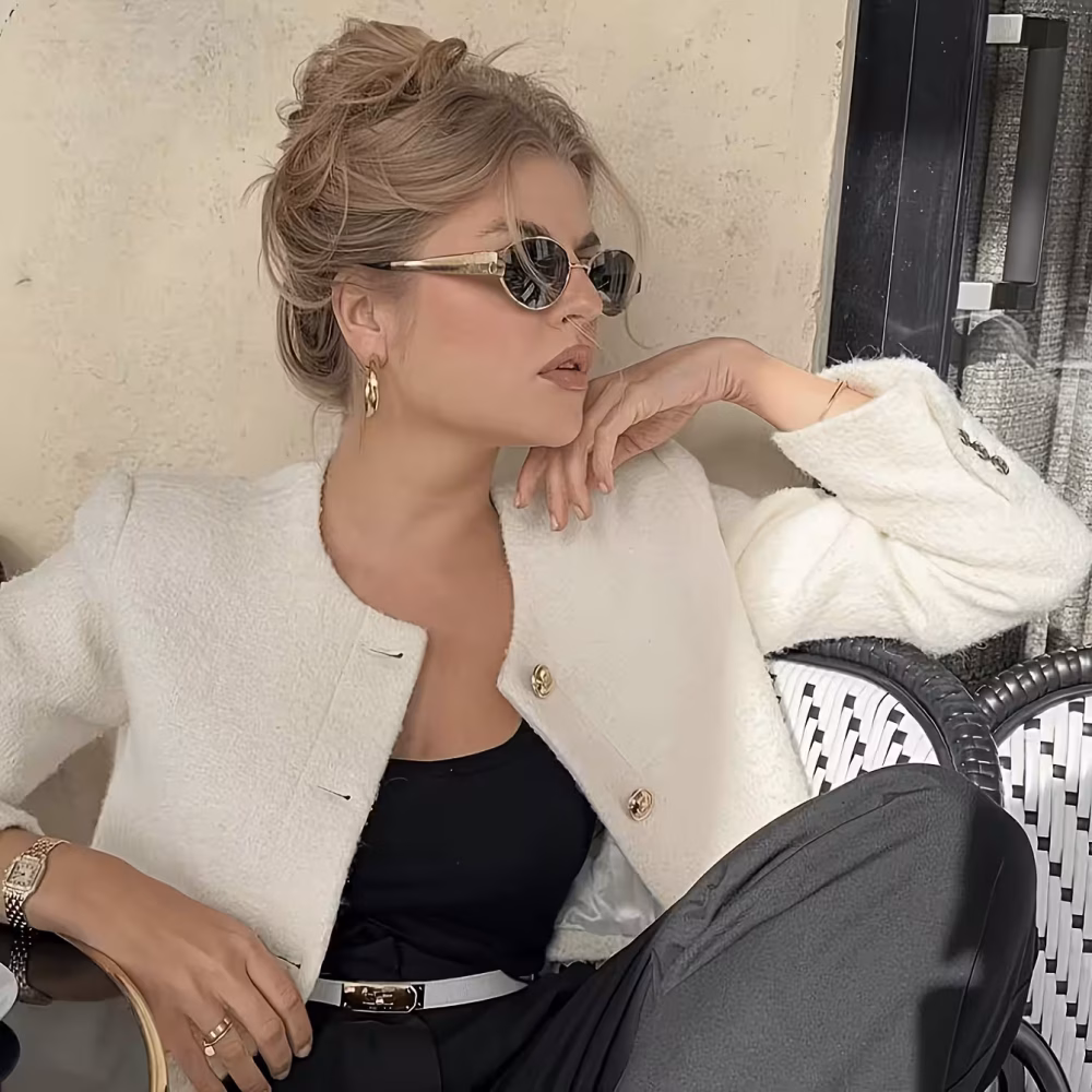 A Pair of Elegant Women Glasses with a Golden Rim – Oval Frame, Metal Hinges, Suitable for Both Casual And Formal Occasions – a Refined Accessory for Parties And Offices, Featuring a Trendy Design, Durable Materials, And a Chic Style